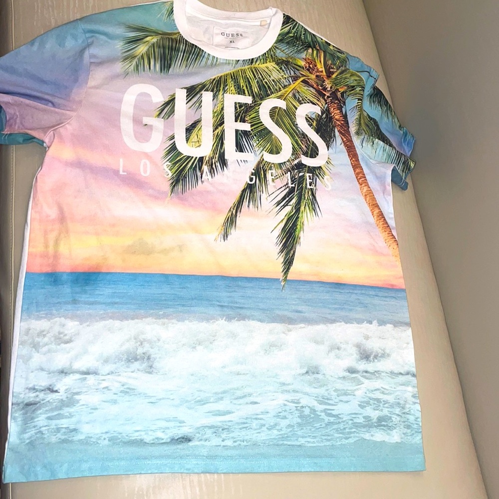 GUESS T SHIRT REALLY REALLY NICE
